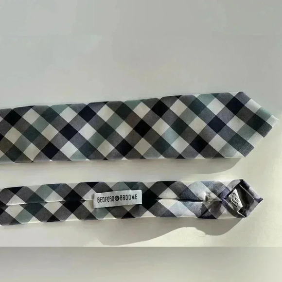 Bedford Brooke diagonal stripped tie green/black - Picture 2 of 4